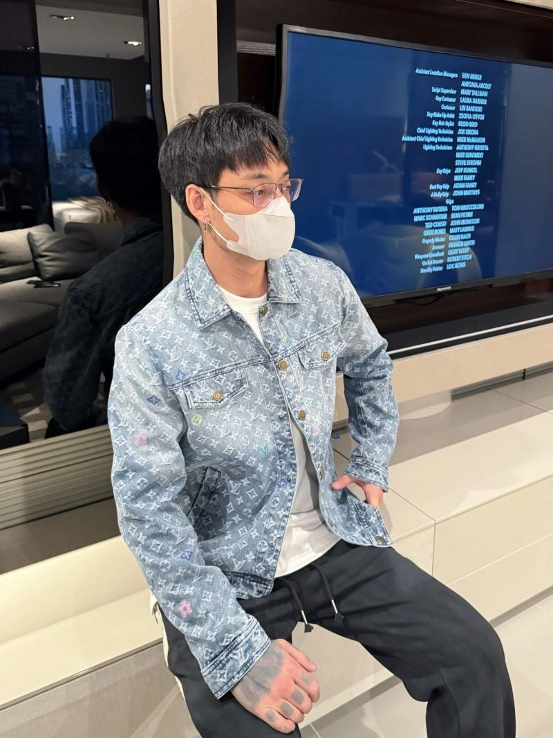 DailyWear Louis Vuitton Outwear 133929