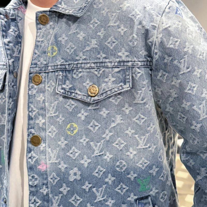 DailyWear Louis Vuitton Outwear 133929