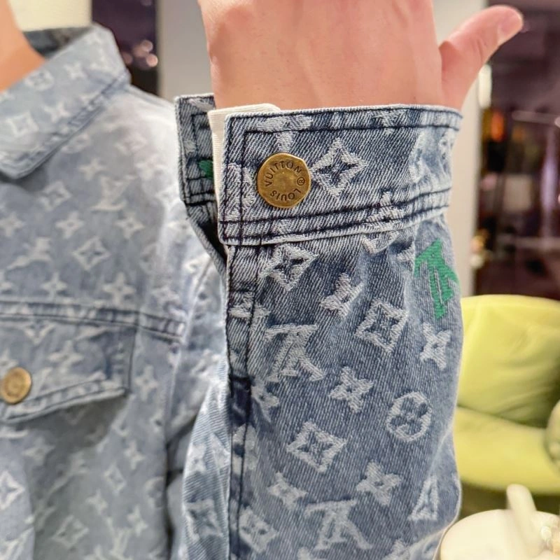 DailyWear Louis Vuitton Outwear 133929