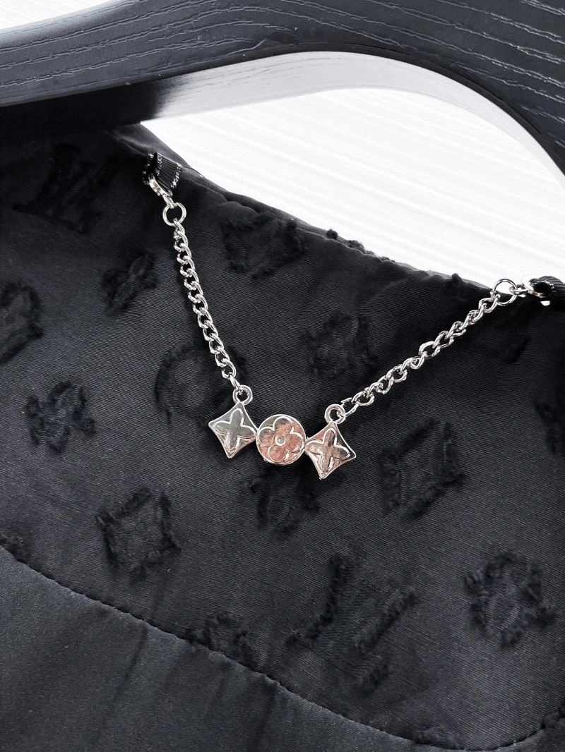 Stylish Louis Vuitton Outwear 133905