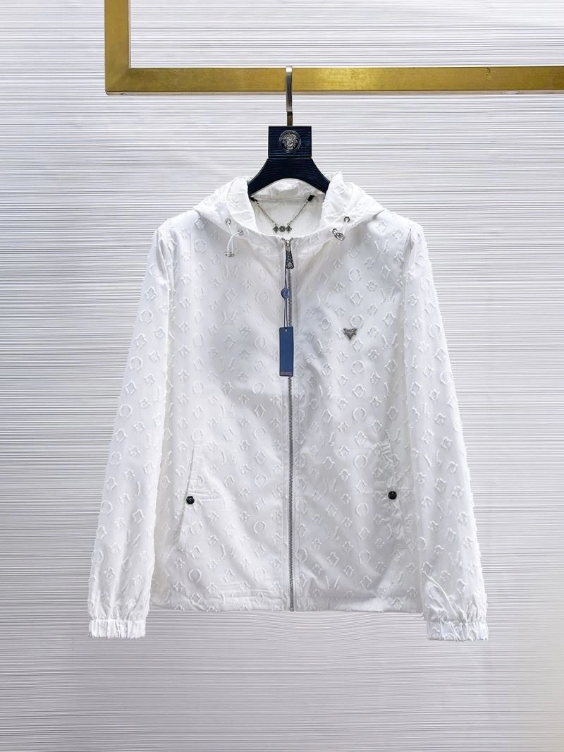 Cozy Louis Vuitton Outwear 133897