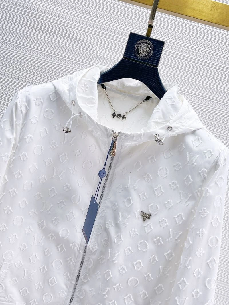 Cozy Louis Vuitton Outwear 133897