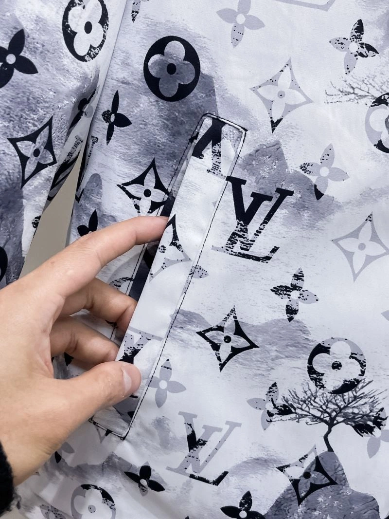 Durable Louis Vuitton Outwear 133909