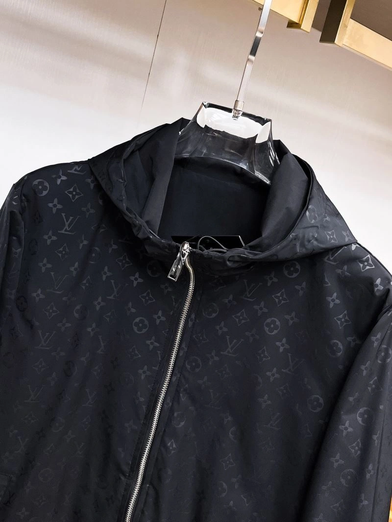 Seasonal Louis Vuitton Outwear 133890