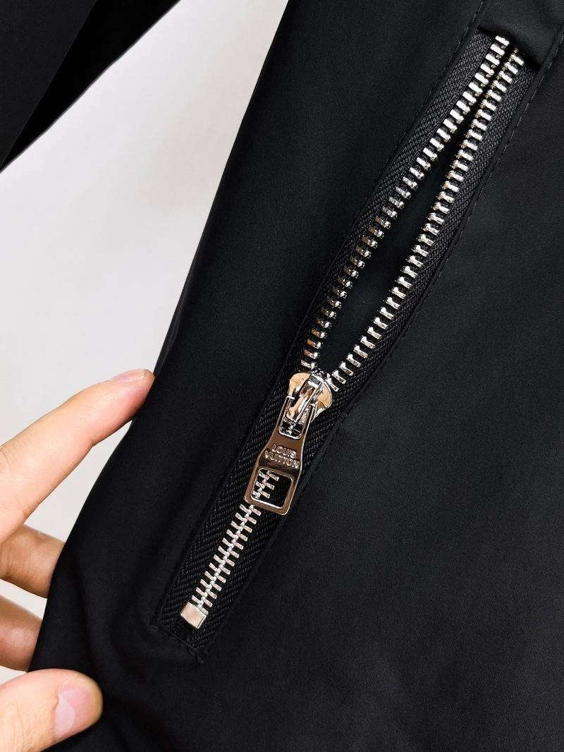 Seasonal Louis Vuitton Outwear 133890
