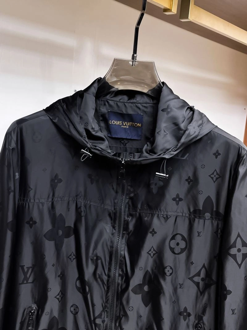 Resilient Louis Vuitton Outwear 133879