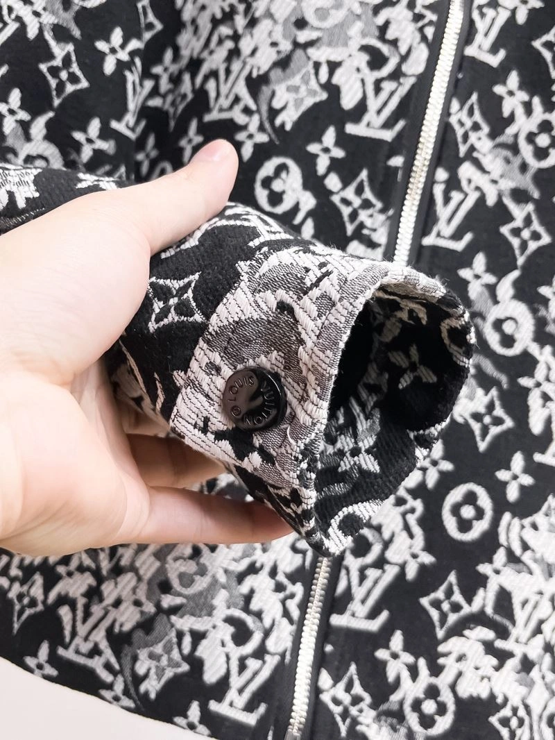 Louis Vuitton Outwear ZipUp 133878