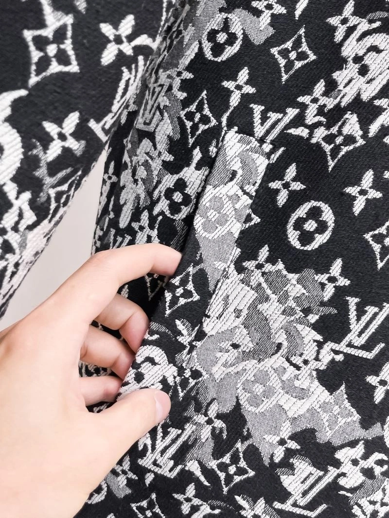 Louis Vuitton Outwear ZipUp 133878