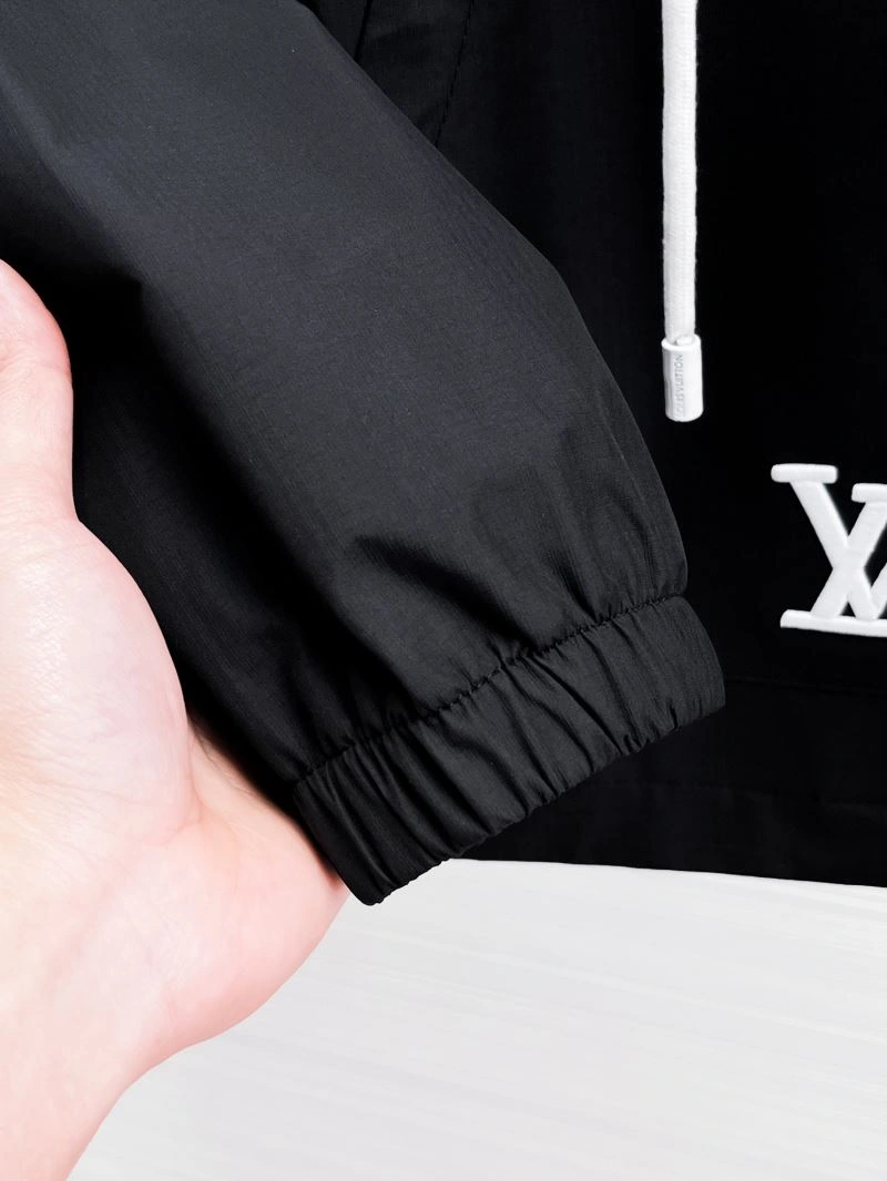 Elegant Louis Vuitton Outwear 133865