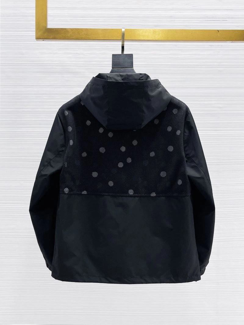 Versatile Louis Vuitton Outwear 133844