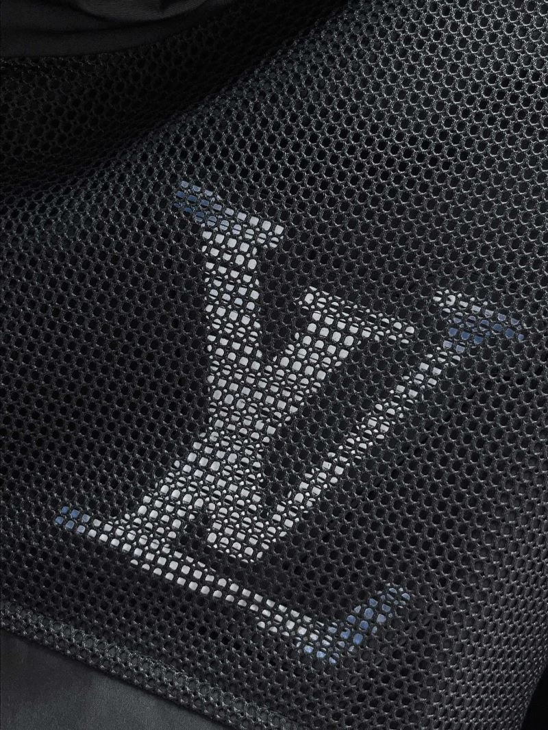 Versatile Louis Vuitton Outwear 133844