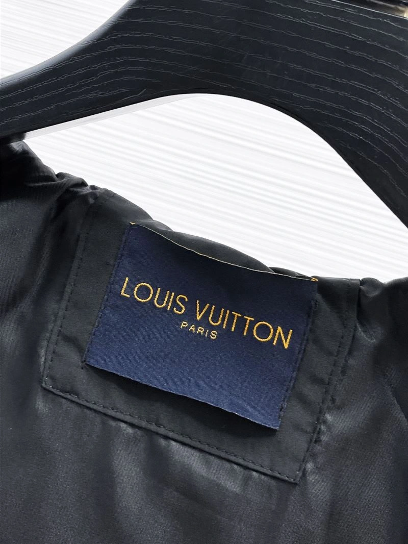 Versatile Louis Vuitton Outwear 133844