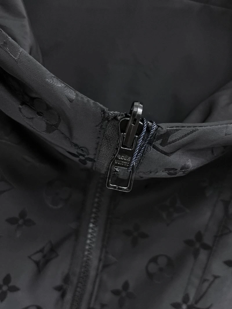 Louis Vuitton Outwear ZipUp 133837