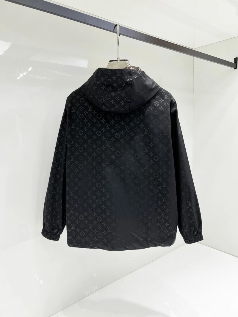 Lightweight Louis Vuitton Outwear 133809