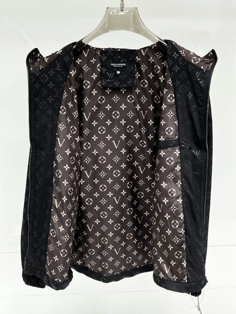 Lightweight Louis Vuitton Outwear 133809