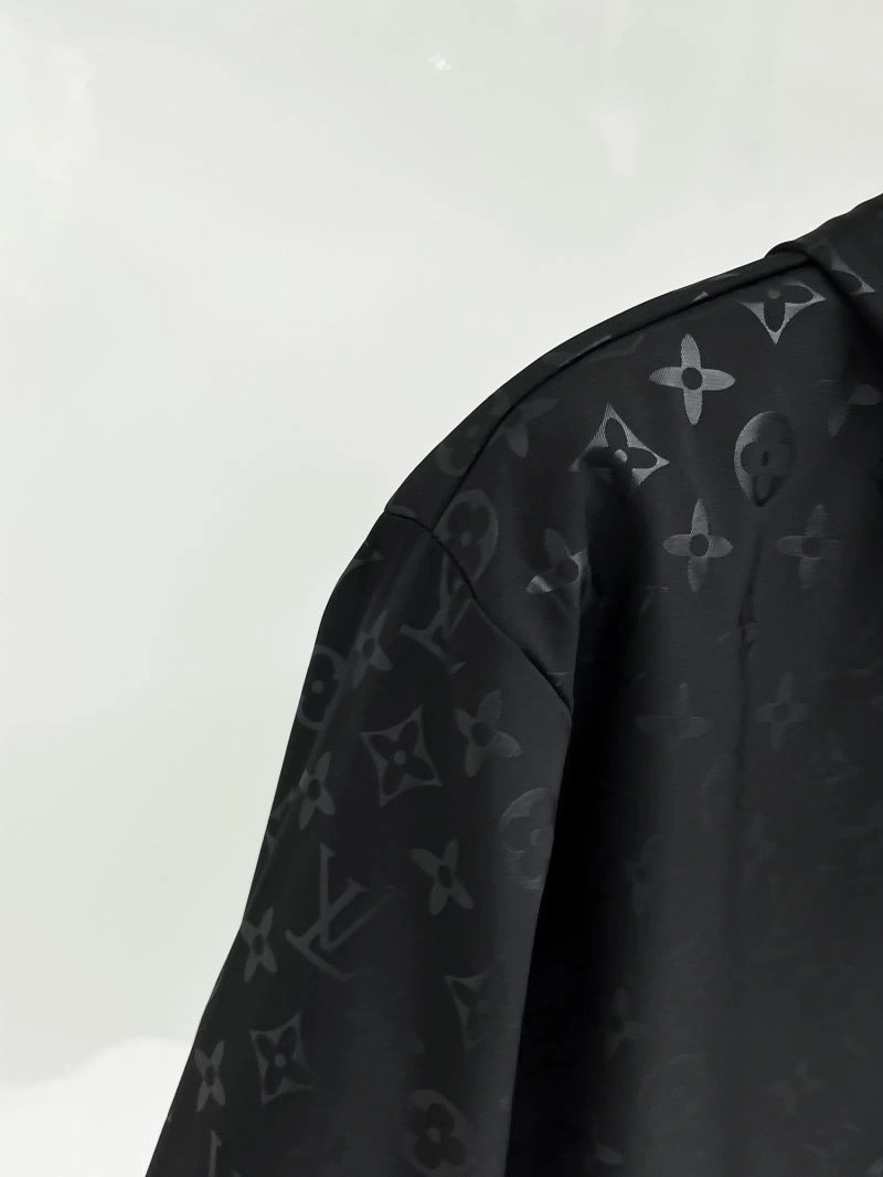 Lightweight Louis Vuitton Outwear 133809