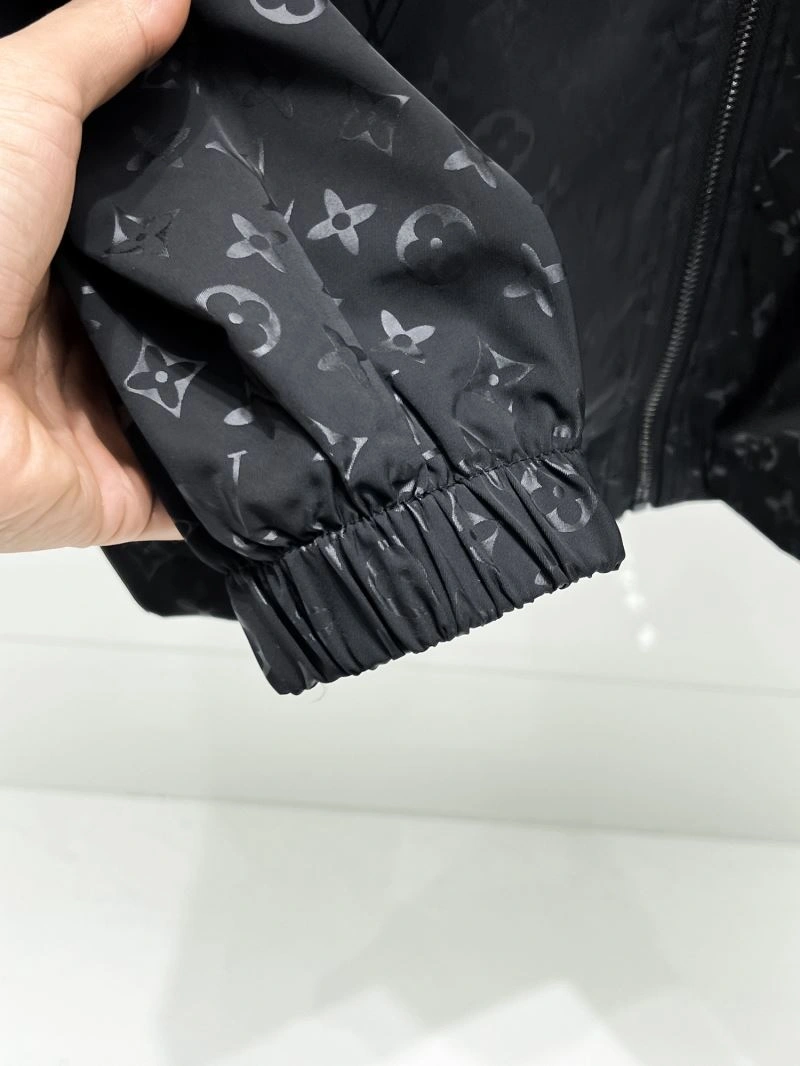 Lightweight Louis Vuitton Outwear 133809