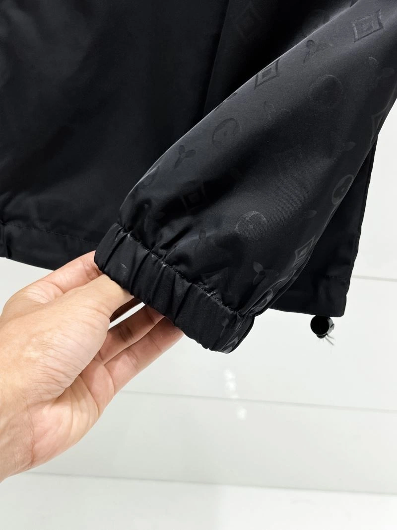 Soft Louis Vuitton Outwear 133811