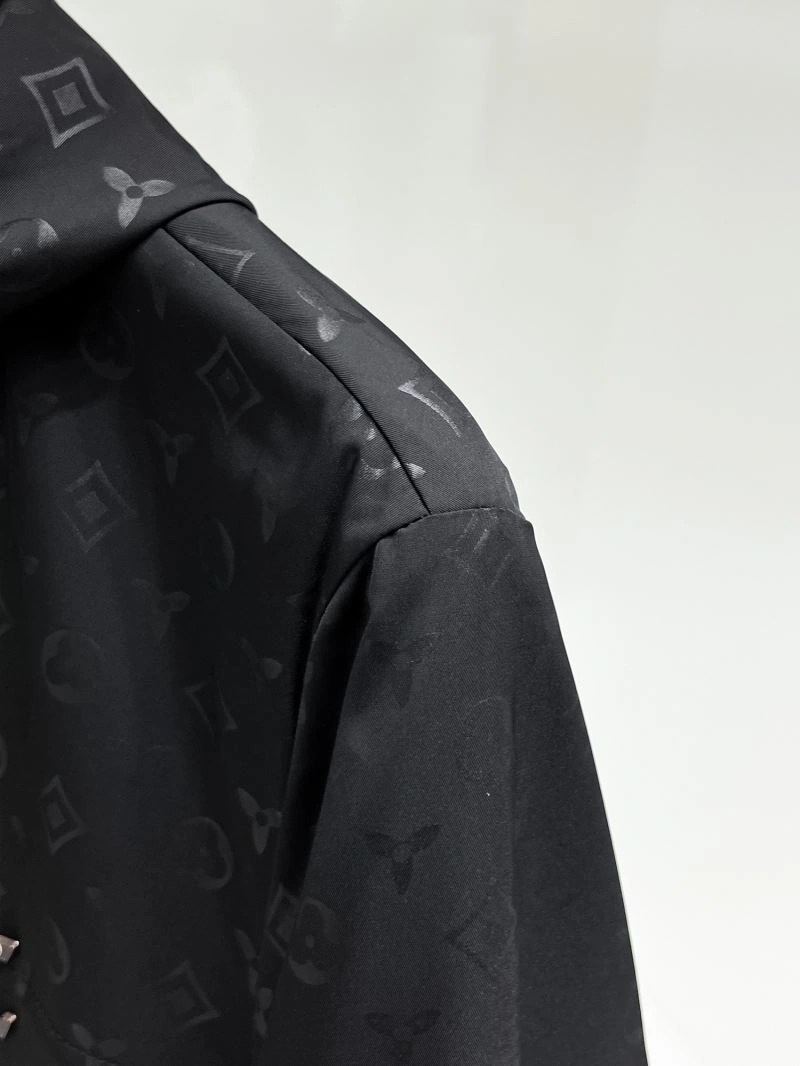 Soft Louis Vuitton Outwear 133811