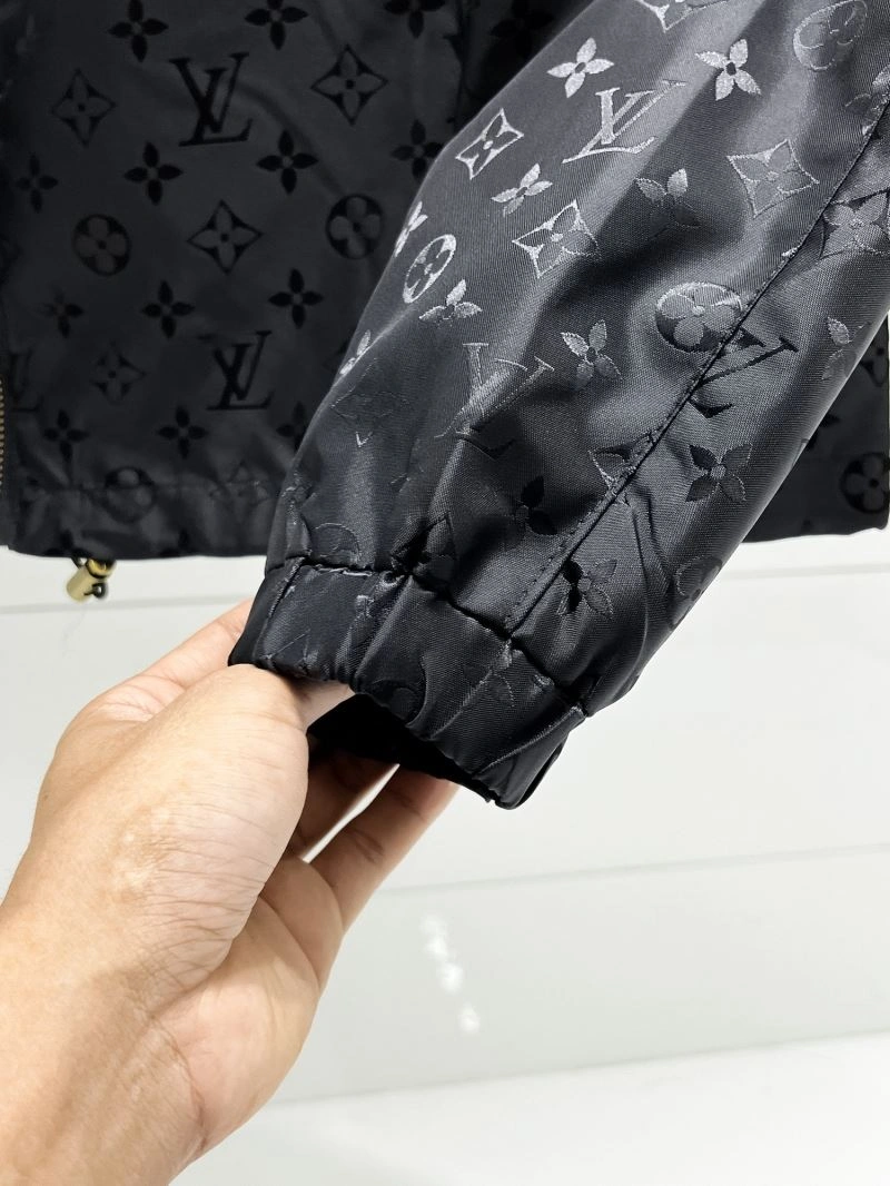 Stretchable Louis Vuitton Outwear 133824