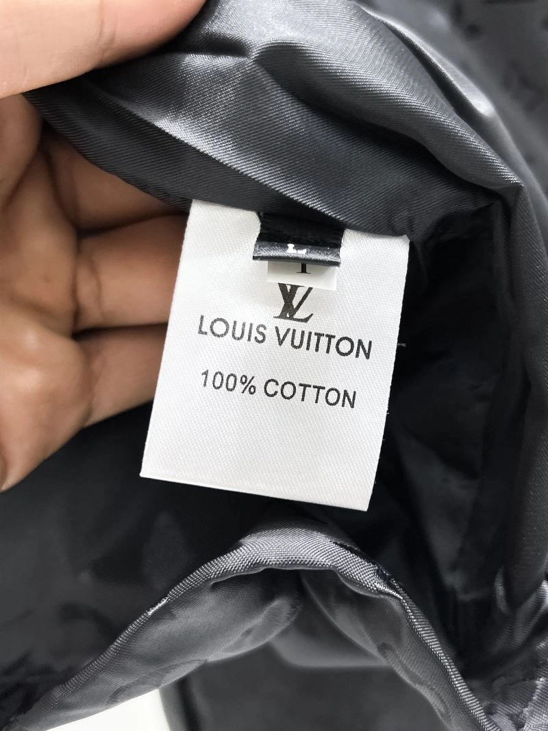 Stretchable Louis Vuitton Outwear 133824