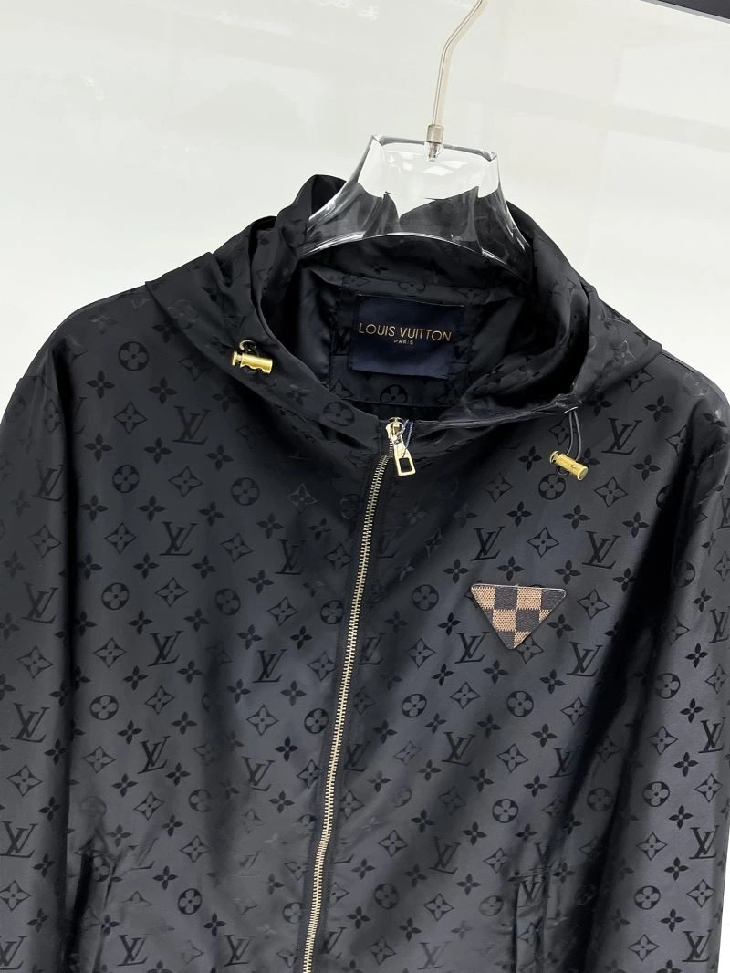 Stretchable Louis Vuitton Outwear 133824