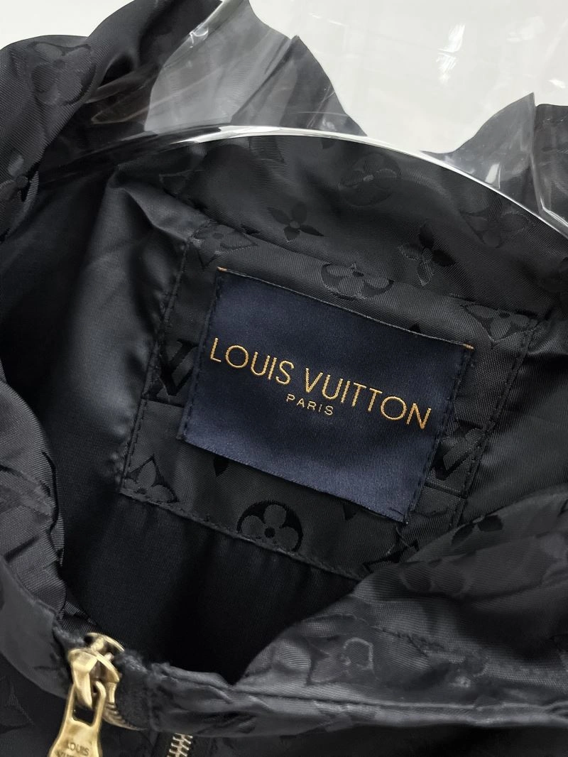 Stretchable Louis Vuitton Outwear 133824