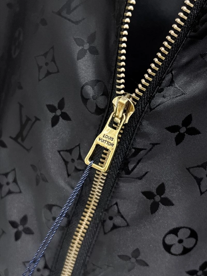 Stretchable Louis Vuitton Outwear 133824