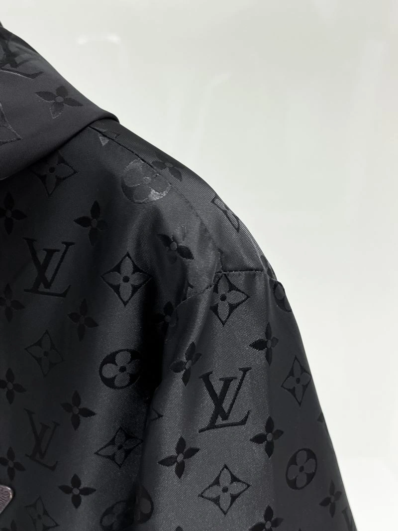 Stretchable Louis Vuitton Outwear 133824
