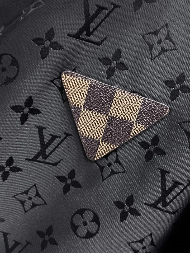 Stretchable Louis Vuitton Outwear 133824