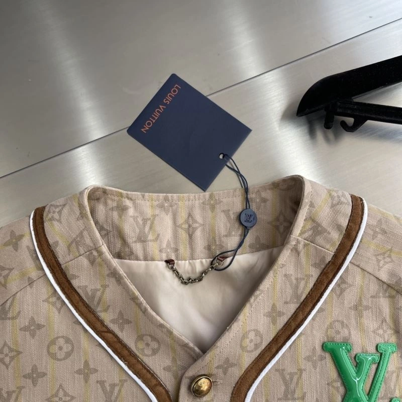 Versatile Louis Vuitton Outwear 133810