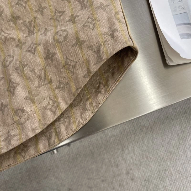 Versatile Louis Vuitton Outwear 133810