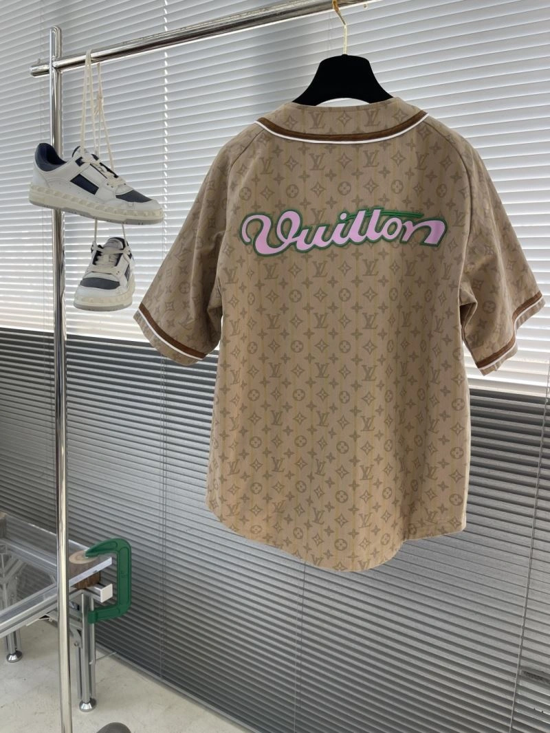 Versatile Louis Vuitton Outwear 133810
