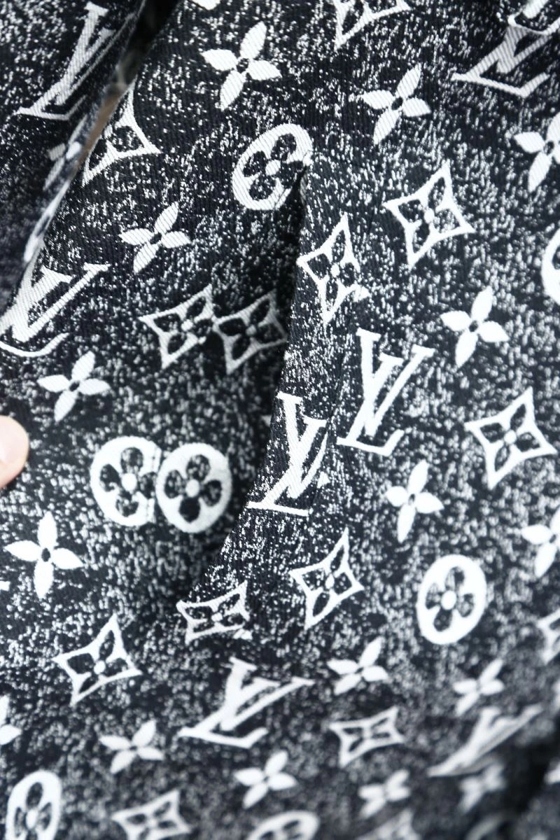 WellDesigned Louis Vuitton Outwear 133812