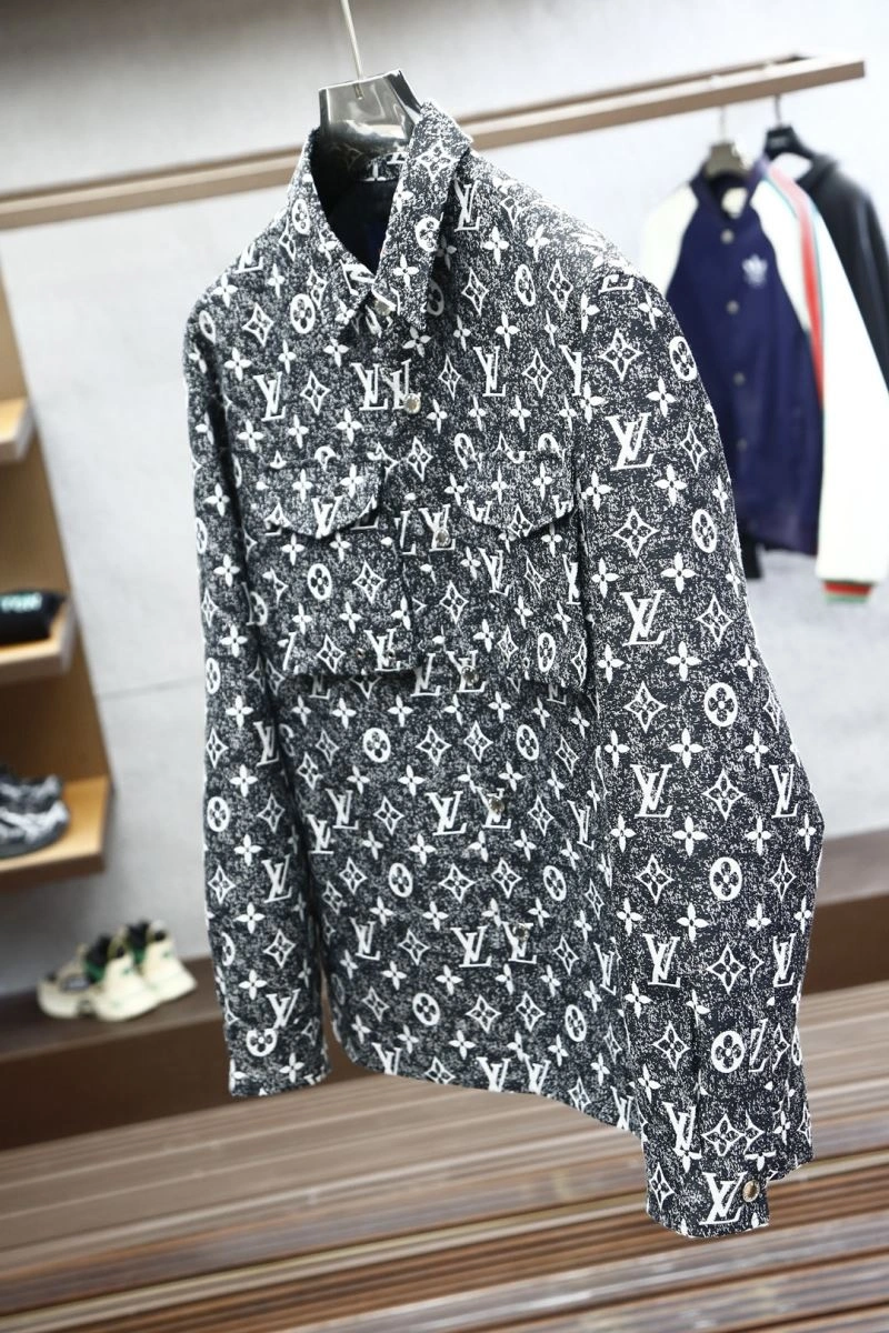WellDesigned Louis Vuitton Outwear 133812