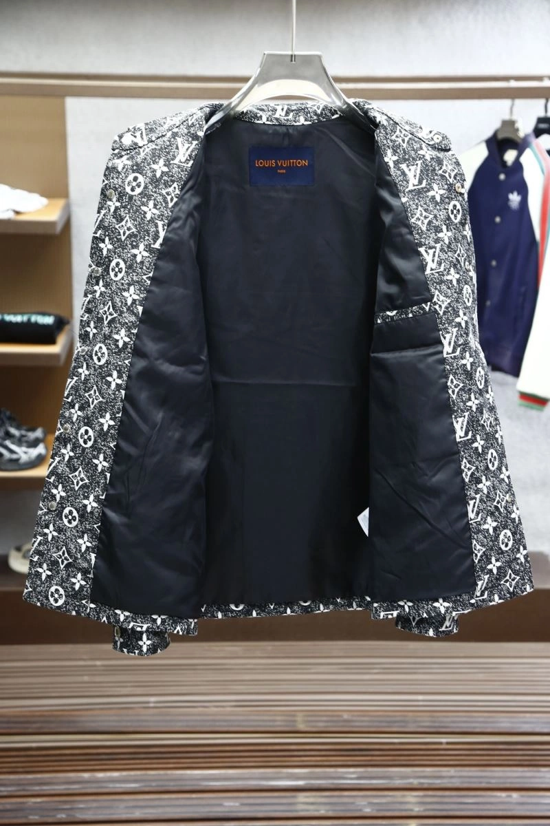 WellDesigned Louis Vuitton Outwear 133812