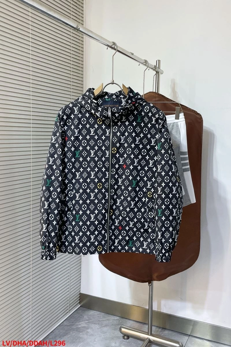 SmoothTexture Louis Vuitton Outwear 133813