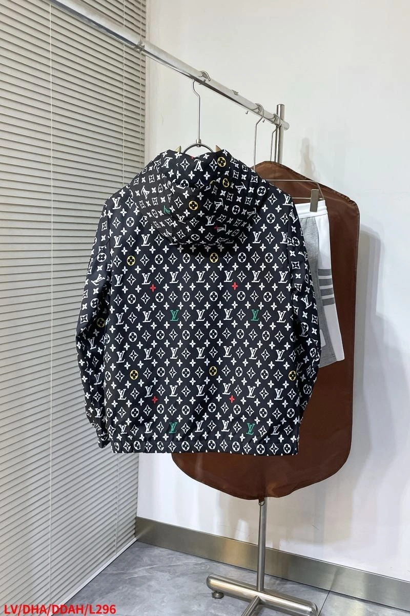 SmoothTexture Louis Vuitton Outwear 133813