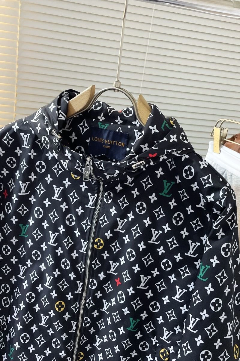 SmoothTexture Louis Vuitton Outwear 133813