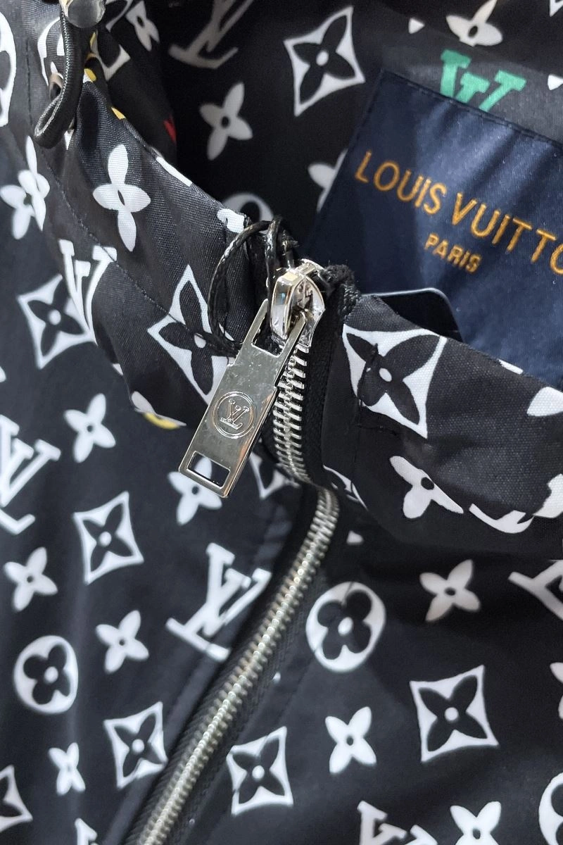 SmoothTexture Louis Vuitton Outwear 133813