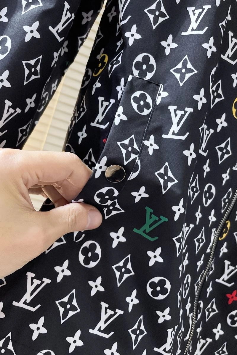 SmoothTexture Louis Vuitton Outwear 133813