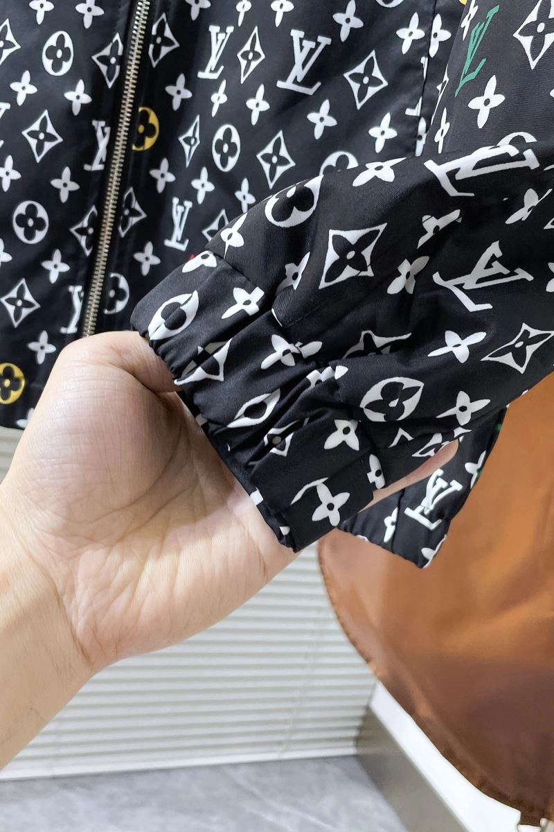 SmoothTexture Louis Vuitton Outwear 133813