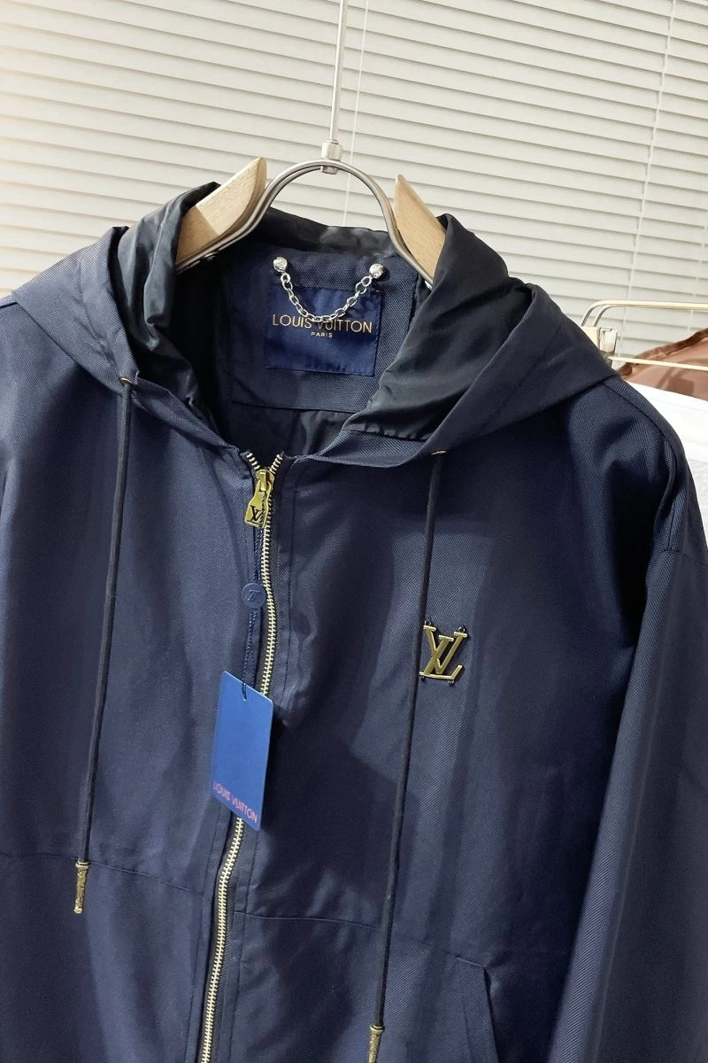 Versatile Louis Vuitton Outwear 133799