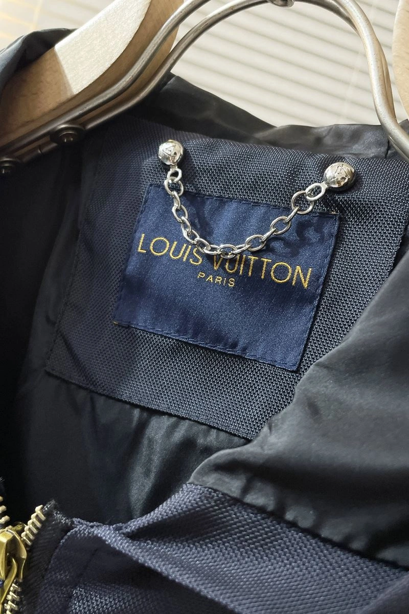 Versatile Louis Vuitton Outwear 133799