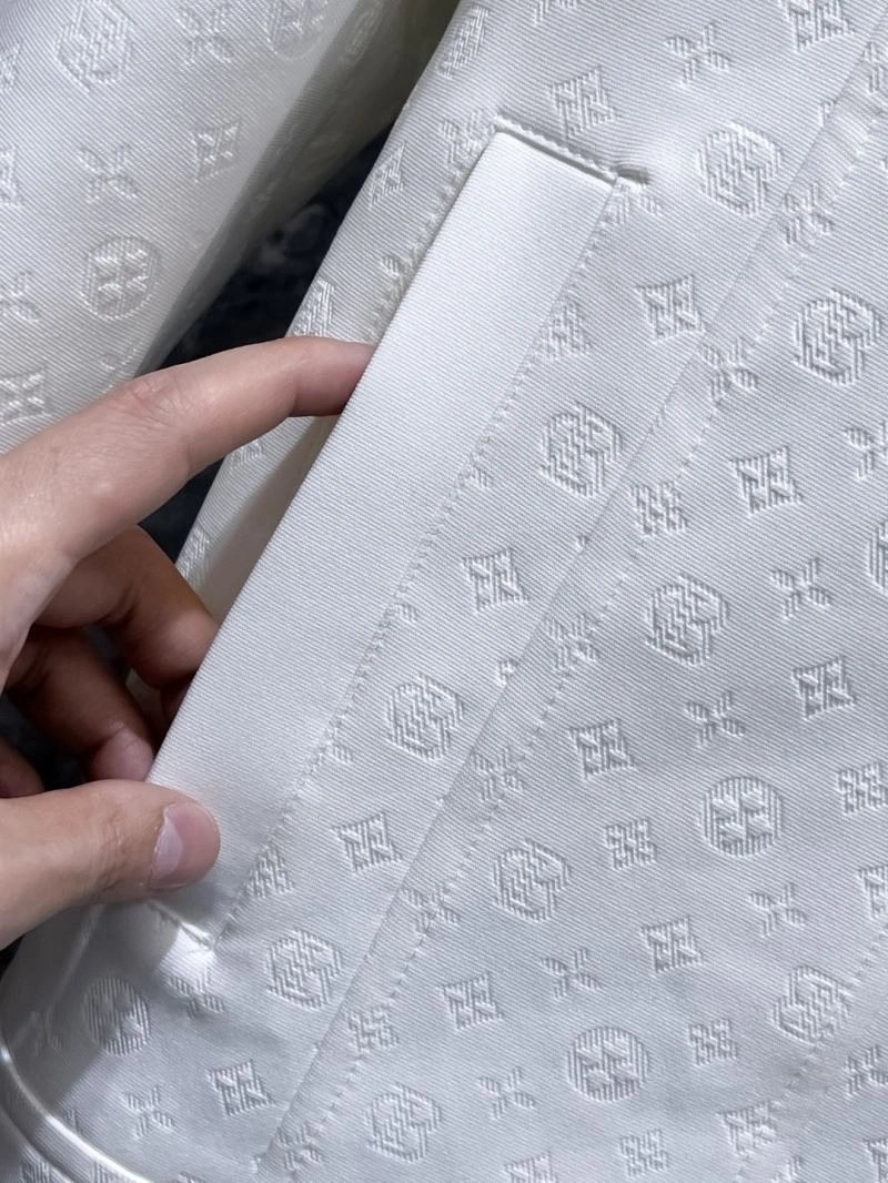 Sophisticated Louis Vuitton Outwear 133800