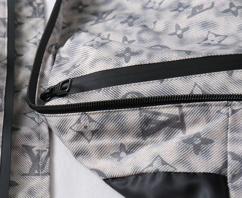 Louis Vuitton Outwear Sporty 133801