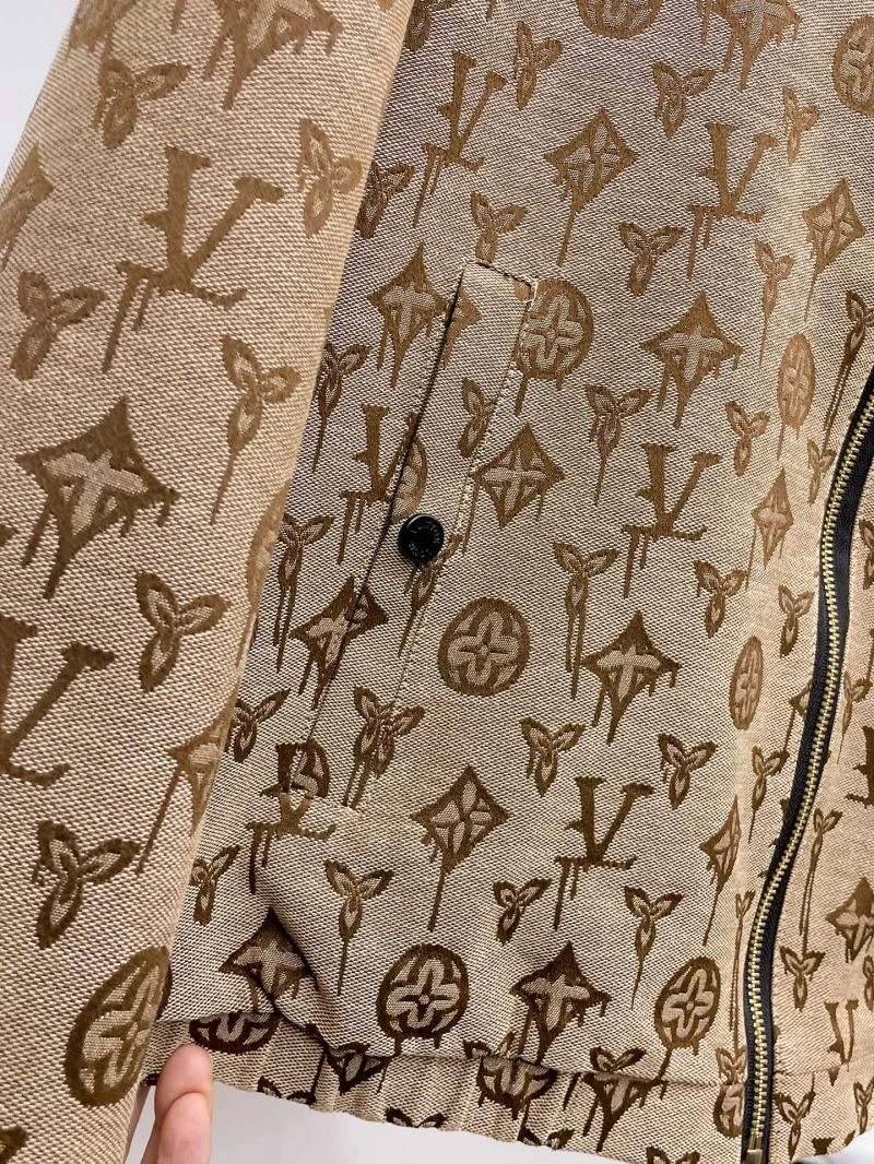 TechFriendly Louis Vuitton Outwear 133767