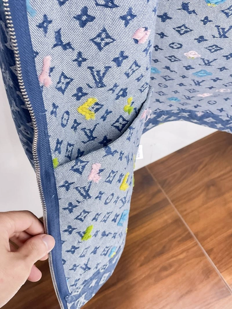 Minimalist Louis Vuitton Outwear 133785