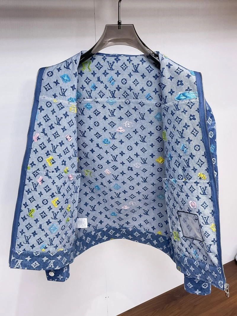 Minimalist Louis Vuitton Outwear 133785