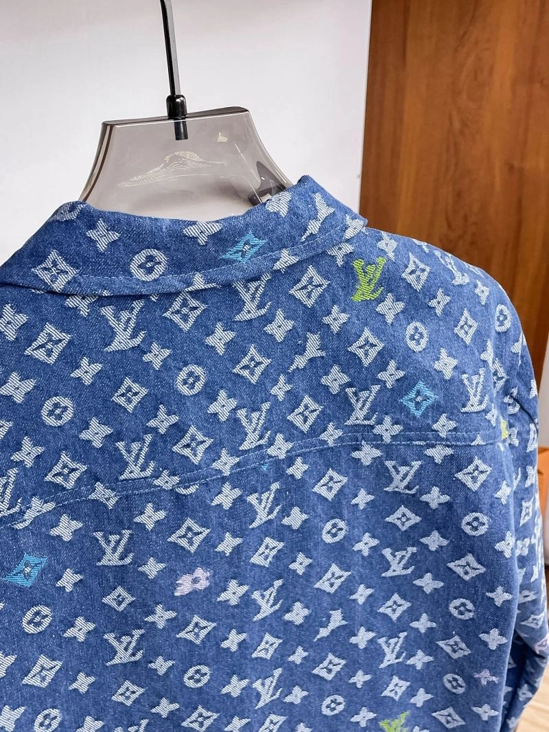 Minimalist Louis Vuitton Outwear 133785